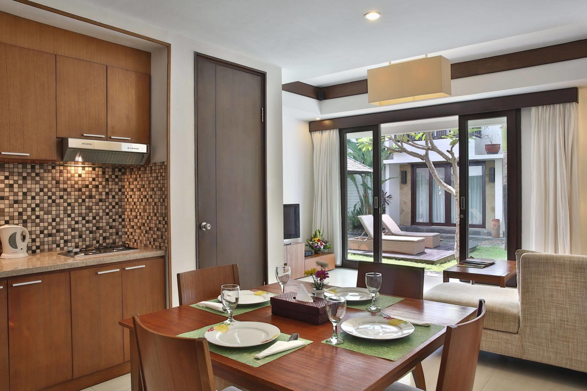 אפרטהוטל Seminyak Townhouse מראה חיצוני תמונה